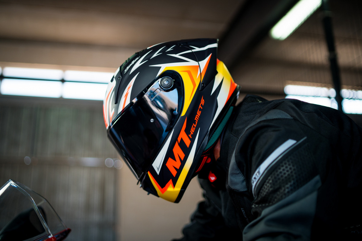 ▷ MT Helmets KRE+: un Campeón del Mundo fabricado en España