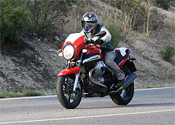 Fotos Moto Guzzi 1200 Sport: la virtud de ser diferente